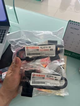 Tấm đỡ xích,nâng bảo vệ xích chính hãng Yamaha cho xe Sirius cơ, FI 4