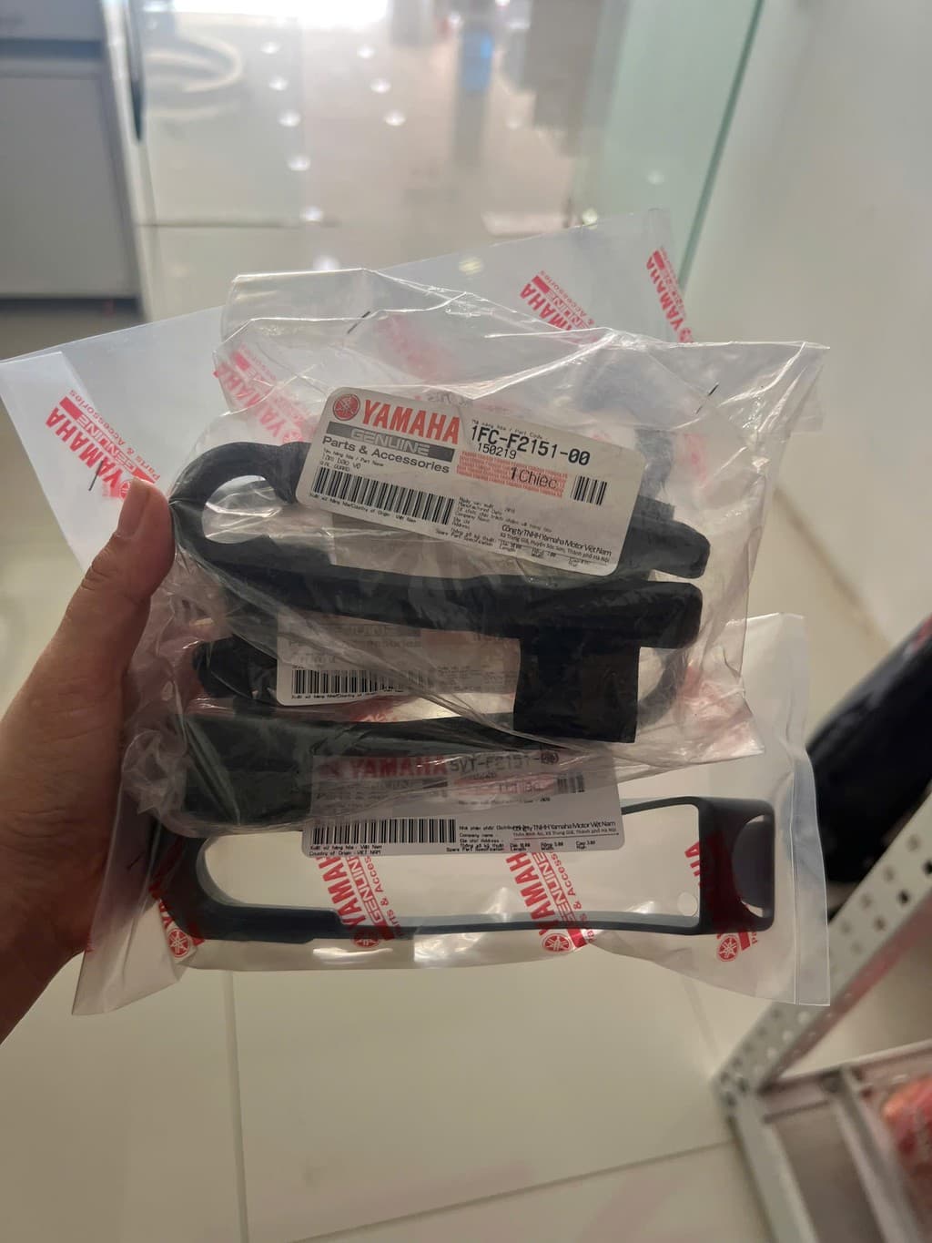 Tấm đỡ xích,nâng bảo vệ xích chính hãng Yamaha cho xe Sirius cơ, FI