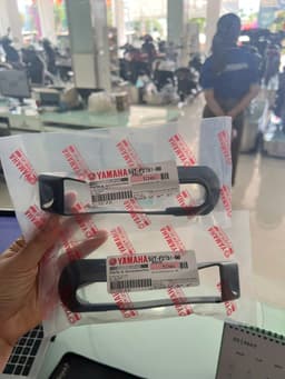 Tấm đỡ xích,nâng bảo vệ xích chính hãng Yamaha cho xe Sirius cơ, FI 2