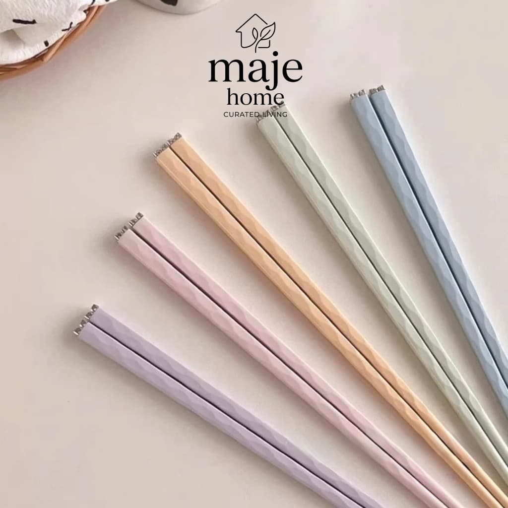 Đũa ăn màu pastel dễ thương. Đũa nhựa an toàn, thiết kế nhám cầm chắc tay - Majehome