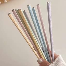 Đũa ăn màu pastel dễ thương. Đũa nhựa an toàn, thiết kế nhám cầm chắc tay - Majehome 2
