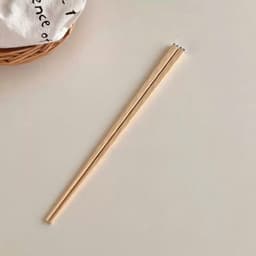 Đũa ăn màu pastel dễ thương. Đũa nhựa an toàn, thiết kế nhám cầm chắc tay - Majehome 6
