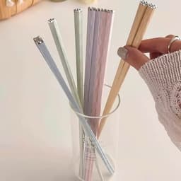 Đũa ăn màu pastel dễ thương. Đũa nhựa an toàn, thiết kế nhám cầm chắc tay - Majehome 7