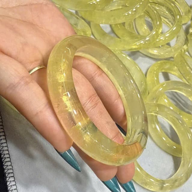 Vỏng tay bản đũa T.Vàng tu nhien Vip trong vàng đậm size 50 đến 60mm