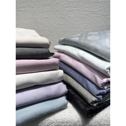 Ga gối 3 món lụa Markcross dệt hoa văn sang trọng,vải lụa mềm mát bóng nhẹ tăng độ sang trọng cho phòng ngủ 2