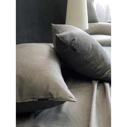 Ga gối 3 món lụa Markcross dệt hoa văn sang trọng,vải lụa mềm mát bóng nhẹ tăng độ sang trọng cho phòng ngủ 5