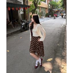 (Dmina YJIA) Set 3 chi tiết gồm set áo ren 2s và cardigan kèm chân váy chấm bi chéo tà 5
