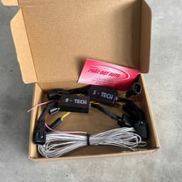 Modul Nâng Cấp Xi-nhan KIA Carnival bản là full giắc trên dưới không phải trích dây Đưa Xi-nhan Lên Cao Cắm Zin 8