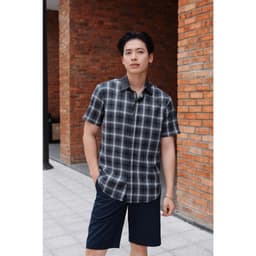 Áo sơ mi nam cộc tay kẻ caro GENVIET JEANS chất thô thoảng mát form suông túi hai bên 9191 3