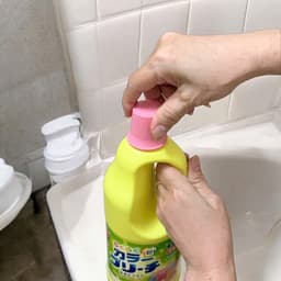Nước tẩy dùng cho quần áo màu Mitsuei (can 1000ml) 5