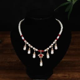 Dây Chuyền Vòng Cổ Ngọc Trai Charm Hoa Rơi Đỏ – Phong Cách Cổ Trang Quý Phái Phụ Kiện Tiểu Thư Cổ Điển Cao Cấp 4