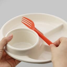 Khay ăn 3 ngăn cho bé có kèm khay để cốc và khay để thìa dĩa - màu trắng 1