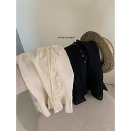 𝑨𝒏𝒏 𝑺𝒕𝒖𝒅𝒊𝒐  [SẴN]𝐖𝐆𝐖𝐄/ Áo Sơ Mi Nữ Cổ V Buộc Nơ Phối Ren WG.WE 9123 Bèo Gấu Ngắn Tay Kiểu Tiểu Thư 3