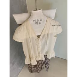 𝑨𝒏𝒏 𝑺𝒕𝒖𝒅𝒊𝒐  [SẴN]𝐖𝐆𝐖𝐄/ Áo Sơ Mi Nữ Cổ V Buộc Nơ Phối Ren WG.WE 9123 Bèo Gấu Ngắn Tay Kiểu Tiểu Thư 5