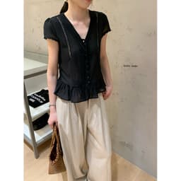 𝑨𝒏𝒏 𝑺𝒕𝒖𝒅𝒊𝒐  [SẴN]𝐖𝐆𝐖𝐄/ Áo Sơ Mi Nữ Cổ V Buộc Nơ Phối Ren WG.WE 9123 Bèo Gấu Ngắn Tay Kiểu Tiểu Thư 8
