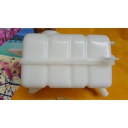 Bình nước phụ Gentra hàng Trung Quốc 1