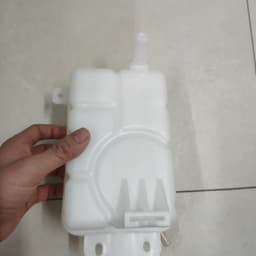 Bình nước phụ Gentra hàng Trung Quốc 2