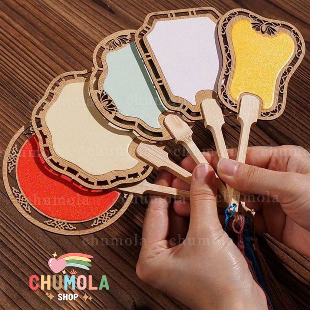 Quạt tròn gỗ cầm tay mini cho trẻ em bé phụ kiện chụp ảnh phong cách cổ trang gắn tua rua