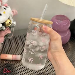 Bình Nước Thuỷ Tinh Hello Kitty Nắp Gỗ 500ml Kèm Ống Hút – Cốc Thuỷ Tinh Cute Phong Cách Hàn Quốc 3