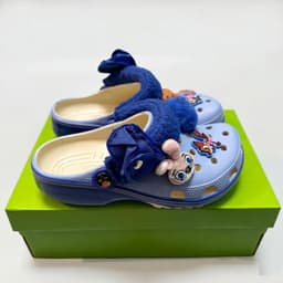 Dép sục nam nữ Zootopia 2 phi vụ động trời màu xanh blue nhạt, dép sục hoạt hình zootopia người lớn kèm charm y hình 3