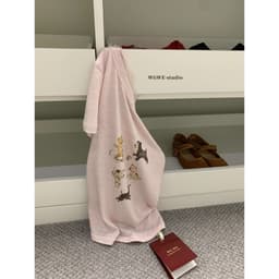 [SẴN] 𝑻𝒉𝒆𝑴𝒂𝒚 x 𝐖𝐆𝐖𝐄/ Áo Thun Lệch Vai Nữ Cotton Giấy Viền Ren WG.WE 9645, Áo Thun Trễ Vai In Hình Cún Ngắn Tay Ôm Dáng 7