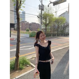 𝑨𝒏𝒏 𝑺𝒕𝒖𝒅𝒊𝒐  [SẴN] 𝐖𝐆𝐖𝐄/ Áo Đũi Cổ Sen Bèo Gấu WG.WE 9756 Buộc Nơ Khóa Sườn Ôm Dáng 8