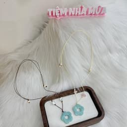 |𝑩𝑺𝑻 𝑿𝒖𝒂̂𝒏 𝒗𝒆̂̀| Vòng cổ Xanh Ngọc mix charm xà cừ và đá tự nhiên dây rút handmade | Tiệm nhà mưa 2