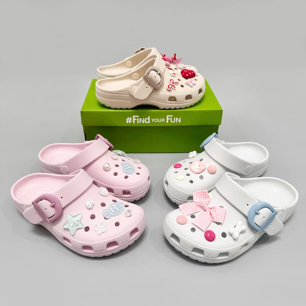 Dép sục nhựa đúc nam nữ Buckle khuy sắt và khuy nhựa, sục unisex cài khuy tặng kèm charm, sticker trang trí