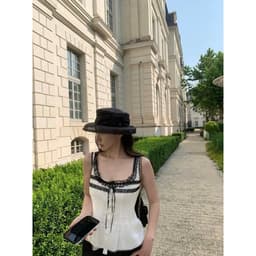 𝑨𝒏𝒏 𝑺𝒕𝒖𝒅𝒊𝒐  [SẴN] 𝐖𝐆𝐖𝐄/ Áo Kiểu Nữ Sát Nách Cổ Vuông Viền Ren 9248 Phối Nơ Khuy Dọc Xếp Ly Form Ôm Tiểu Thư 9