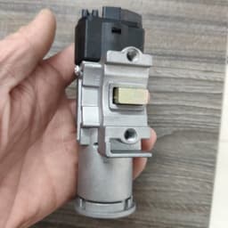 Giá đỡ ổ khoá đề Daewoo Matiz 1,2  hàng HQ 3