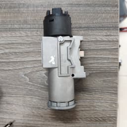 Giá đỡ ổ khoá đề Daewoo Matiz 1,2  hàng HQ 1