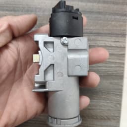 Giá đỡ ổ khoá đề Daewoo Matiz 1,2  hàng HQ 2