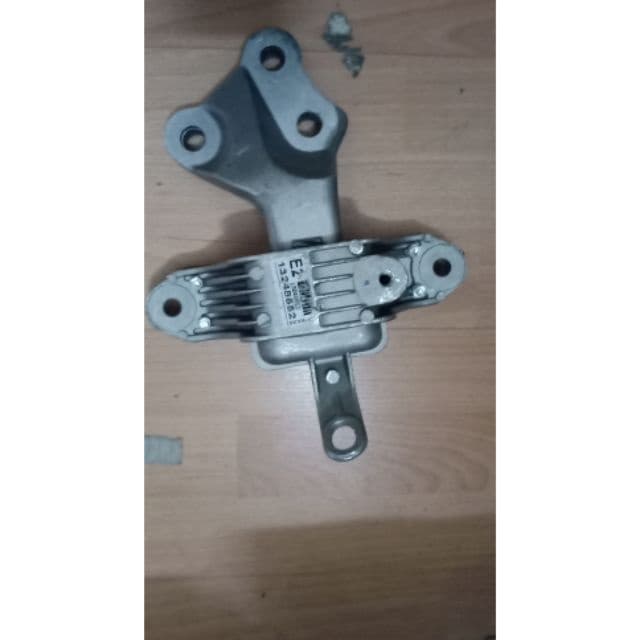 CHÂN MÁY HỘP SỐ CRUZE, LACETTI CDX/SE (SỐ TỰ ĐỘNG) - HÀNG OEM