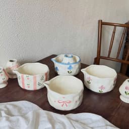 Set bộ pha matcha 2 món gồm bát chawan gốm sứ có vòi rót và đế để chasen đựng chổi đánh trà - Majehome 8