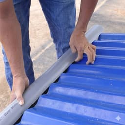 Máng hứng nước mưa ống PVC cho mái tôn bền đẹp, hiệu quả. 2