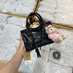 27136# Túi xách dáng ngang charm gấu 2