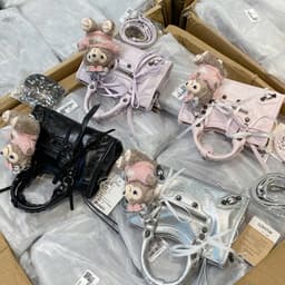 27136# Túi xách dáng ngang charm gấu 1