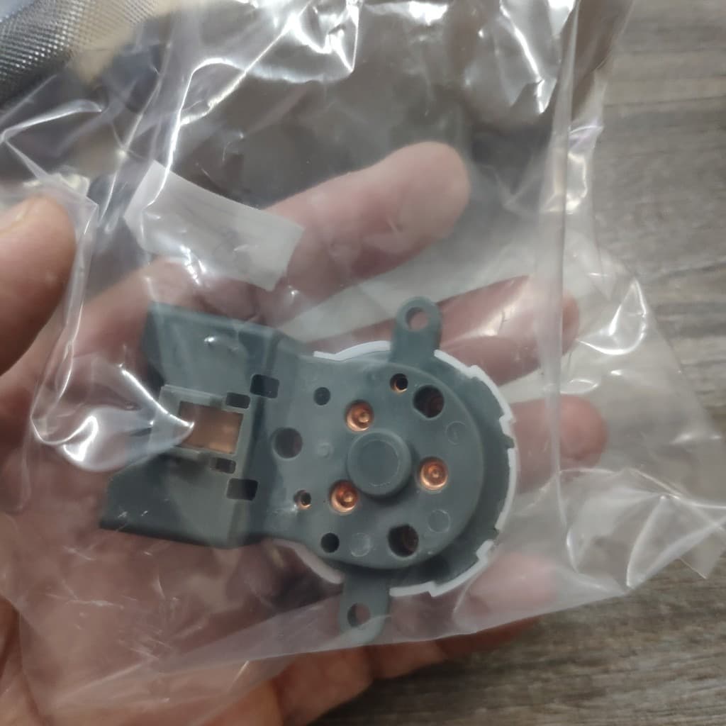 Tiếp Điểm Ổ Khóa Đề 931101R000 Cho Xe i10, Morning, Accent, Cerato, Forte – Chính Hãng Mobis