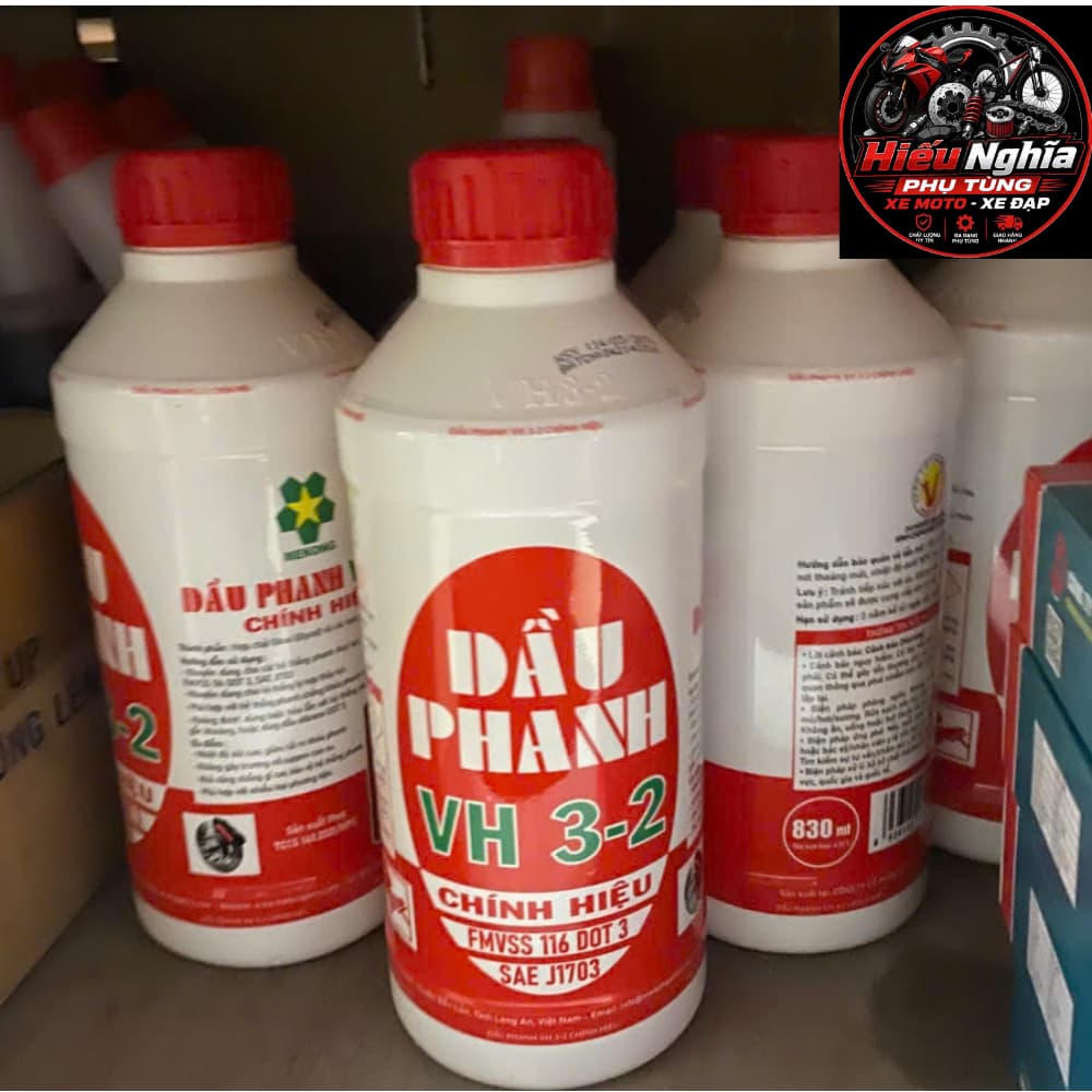 Dầu phanh ô tô, xe máy, xe tải nặng VH 3-2 (Chai 1 Lít) - Dầu thắng chịu tải cao cao cấp.