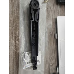 Cần gạt mưa sau Orlando GM 4