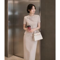 [260510] Set Bộ Công Sở Nữ Cao Cấp Áo Cổ Lệch Đính Hoa Tôn Eo Chân Váy Dài Suông Màu Kem Be 6