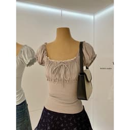 [SẴN] 𝑻𝒉𝒆𝑴𝒂𝒚 x 𝐖𝐆𝐖𝐄/ Áo Kiểu Nữ Tay Phồng Cổ Vuông Viền Ren WG.WE 10091, Áo Thun Kiểu Pháp Form Ôm Tôn Dáng 3