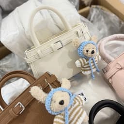 Túi đeo chéo xách tay khóa cài tặng kèm móc gấu 949 2