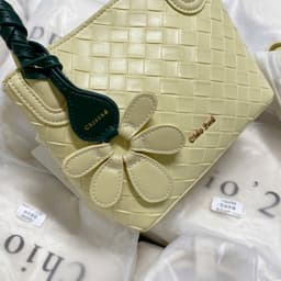 Túi Giỏ Xách Chio Da Đan Kèm Charm Hoa Hot Kèm Quai Đeo Chéo HS409 7