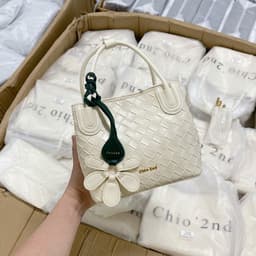 Túi Giỏ Xách Chio Da Đan Kèm Charm Hoa Hot Kèm Quai Đeo Chéo HS409 5