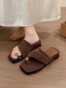 Dép Xỏ Ngón Nữ Đế Bằng 3cm SETINA Quai Xếp Li Vải Nhún Khóa Ngón Mũi Vuông Sandal Cao Gót Mùa Hè Khóa Kim Loại DXN88 4