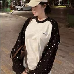 Áo Thun Nữ Thời Trang Phong Cách Đen Trắng Với Thiết Kế Độc Đáo Và Phong Cách Hiện Đại 1