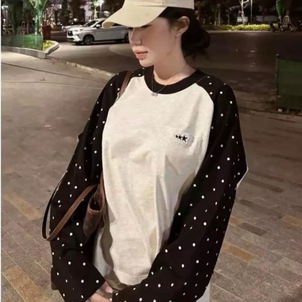 Áo Thun Nữ Thời Trang Phong Cách Đen Trắng Với Thiết Kế Độc Đáo Và Phong Cách Hiện Đại