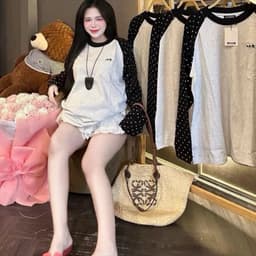 Áo Thun Nữ Thời Trang Phong Cách Đen Trắng Với Thiết Kế Độc Đáo Và Phong Cách Hiện Đại 4