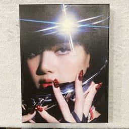 Lalisa photobook (limited) (đã qua sử dụng) (BlackPink) 1